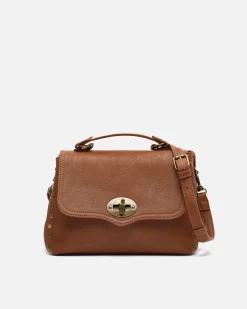 Misako Bolso bandolera con solapa y detalles metálicos
