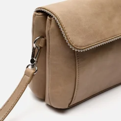 Misako Bolso bandolera con solapa y detalles metálicos