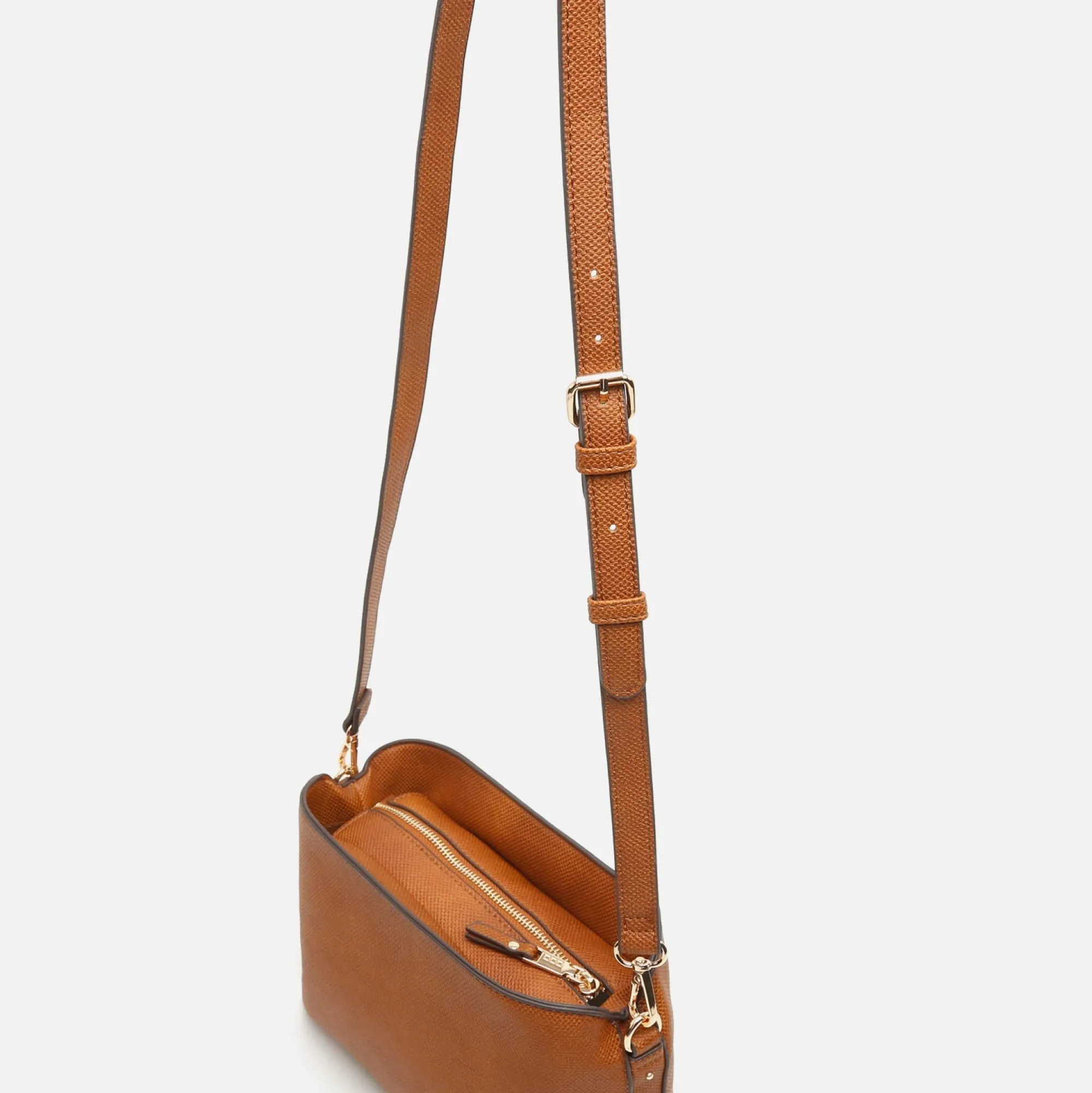 Misako Bolso bandolera pequeño con detalles metálicos