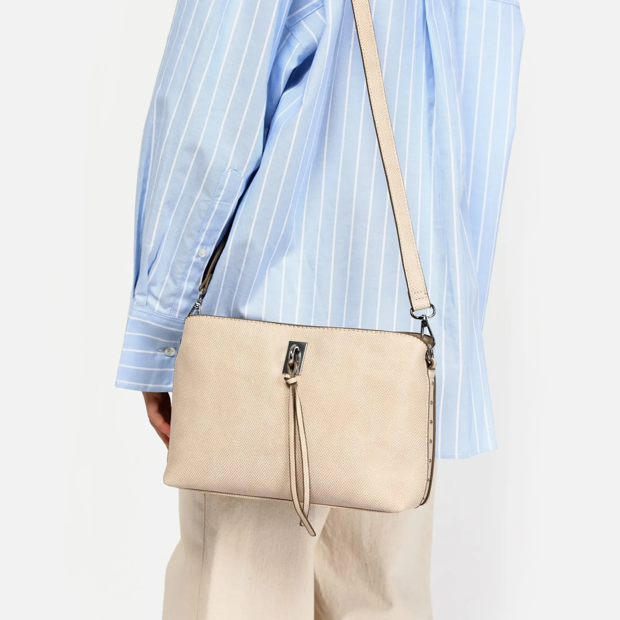 Misako Bolso bandolera pequeño con detalles metálicos