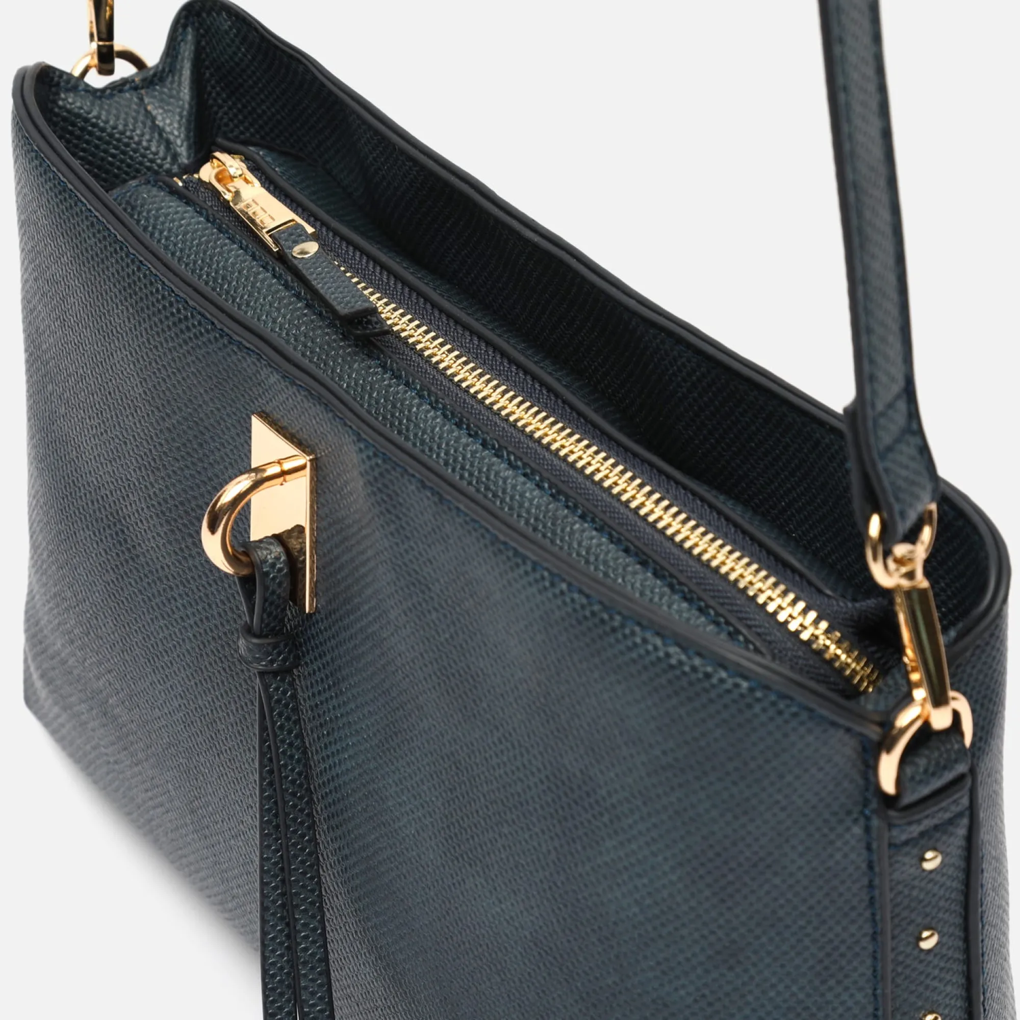 Misako Bolso bandolera pequeño con detalles metálicos