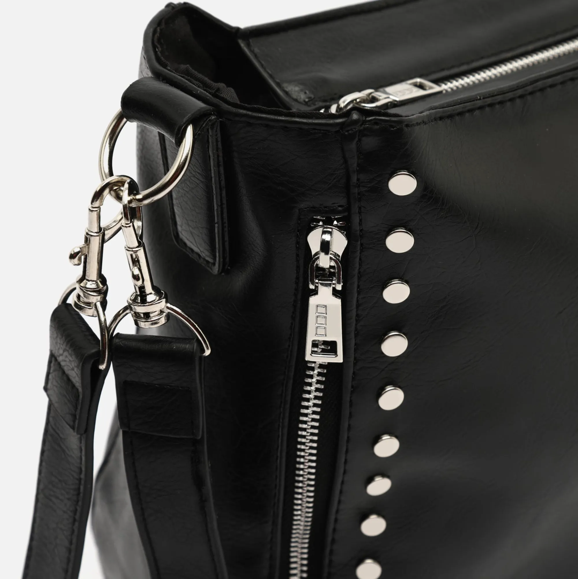 Misako Bolso hobo grande con asa bandolera extraíble y detalles metálicos