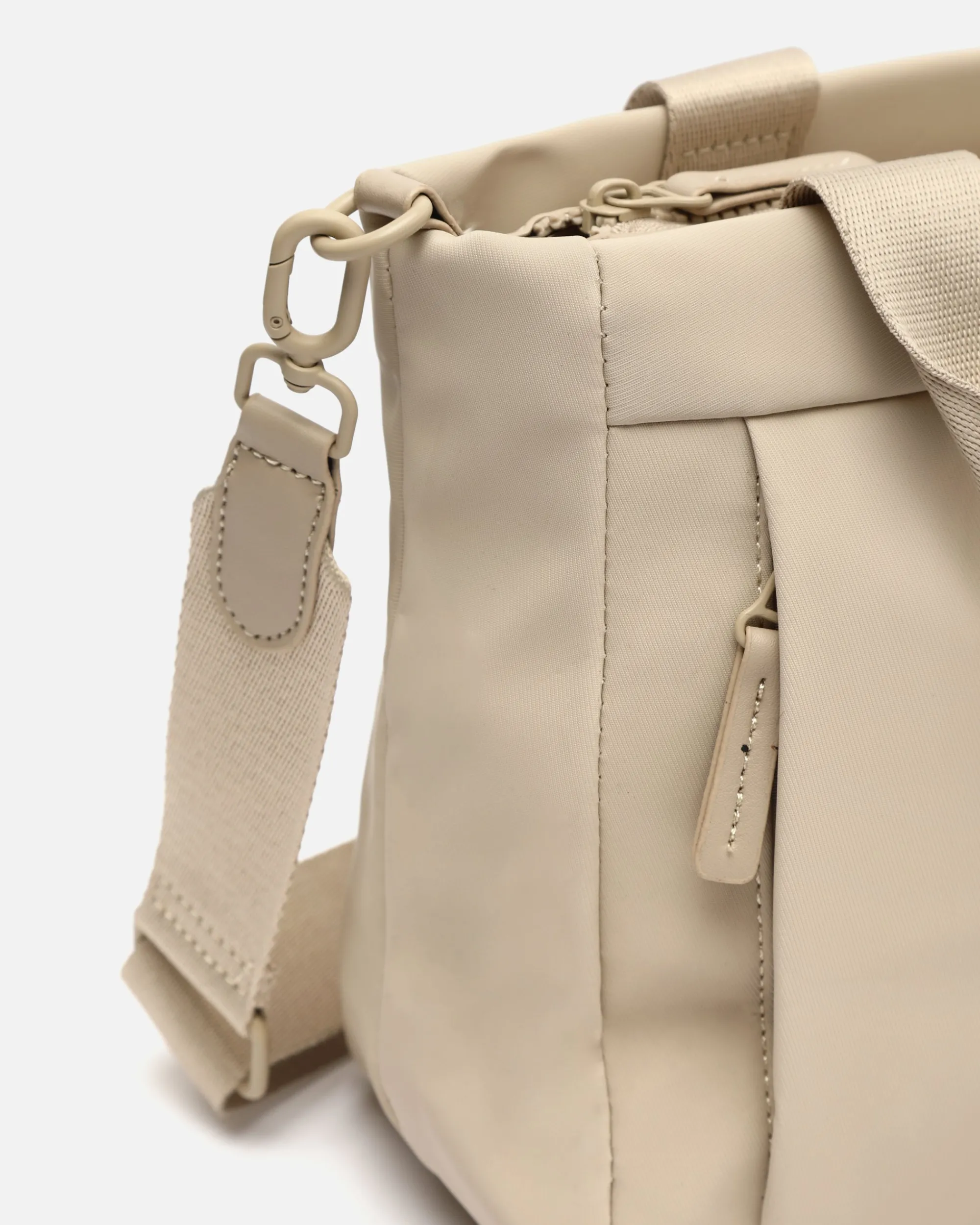 Misako Bolso tote mediano en nylon con asa bandolera extraíble