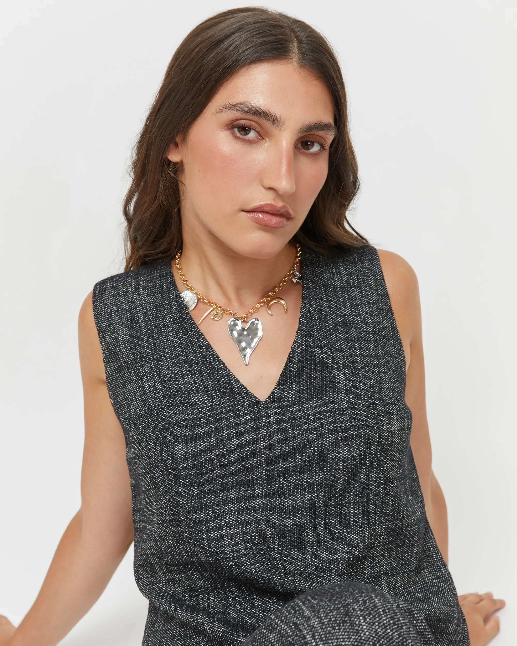 Misako Collar corto bicolor con detalles maxi