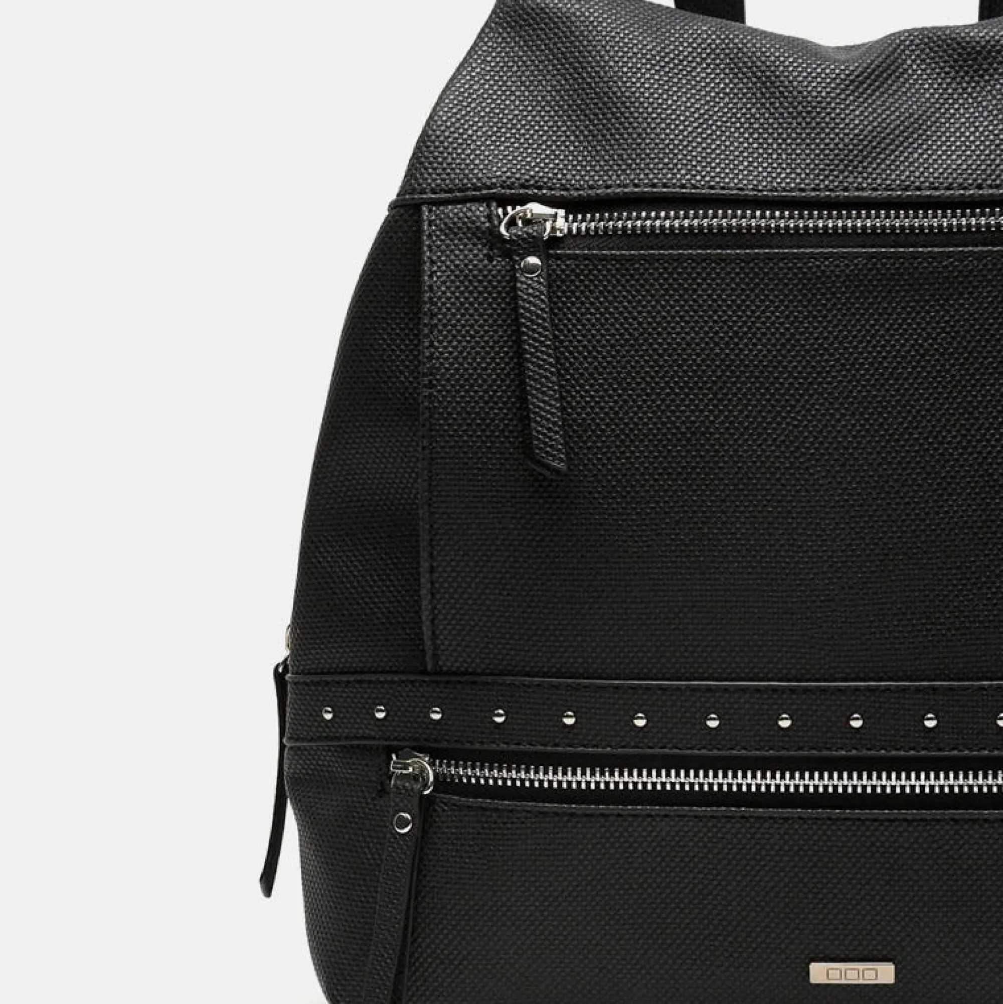Misako Mochila antirrobo con detalles metálicos