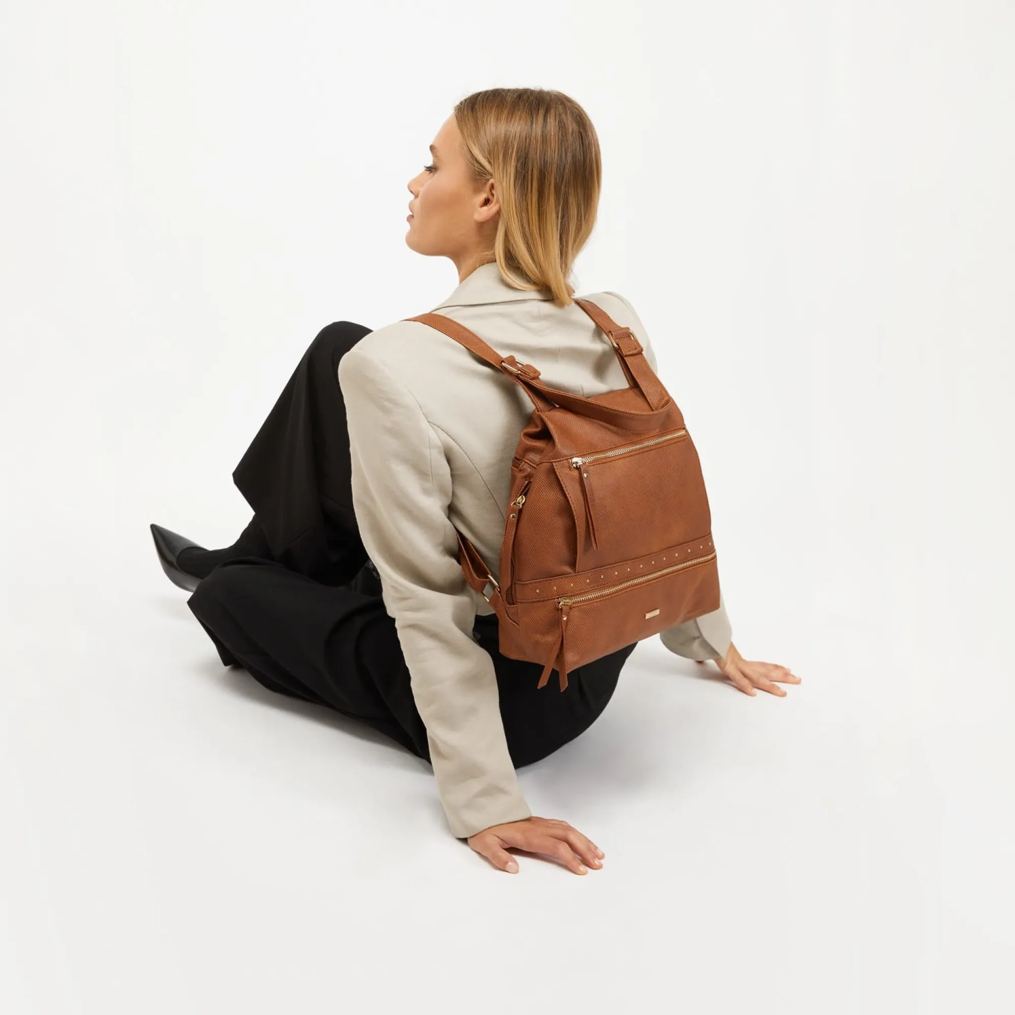 Misako Mochila antirrobo con detalles metálicos