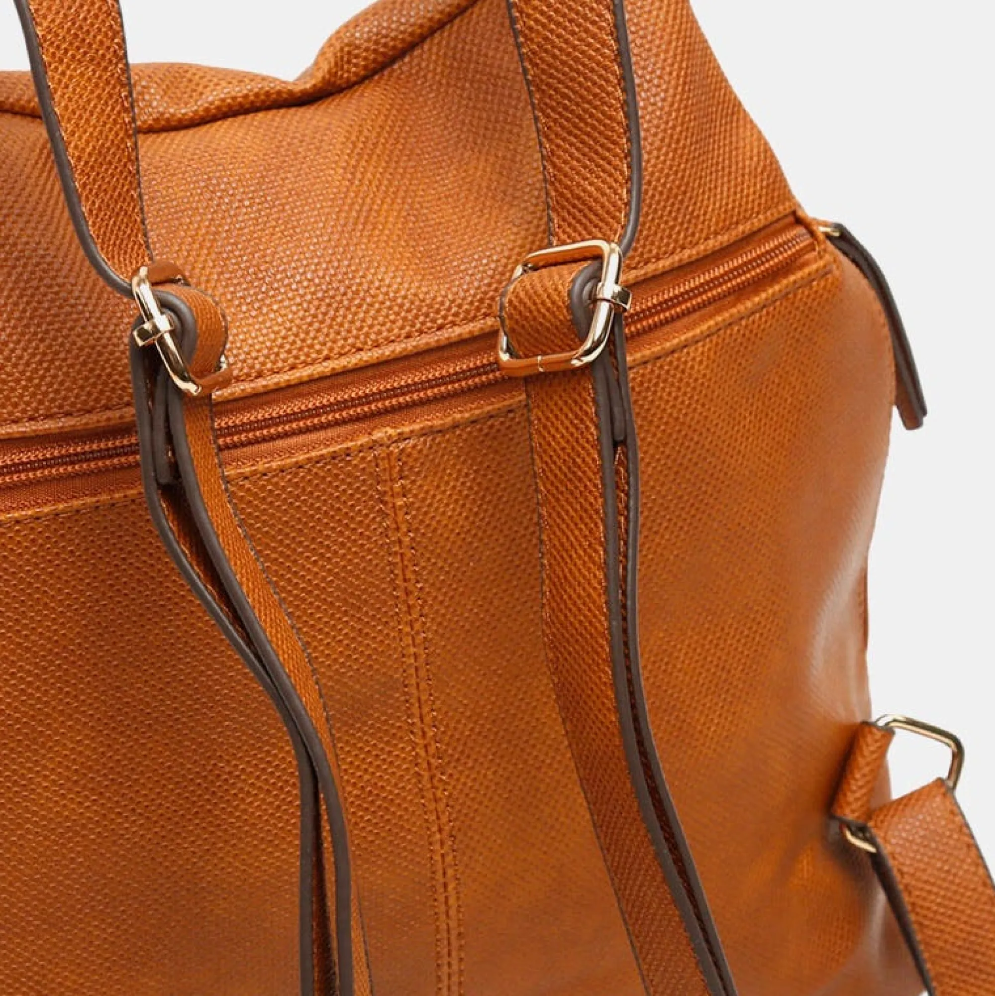 Misako Mochila antirrobo con detalles metálicos