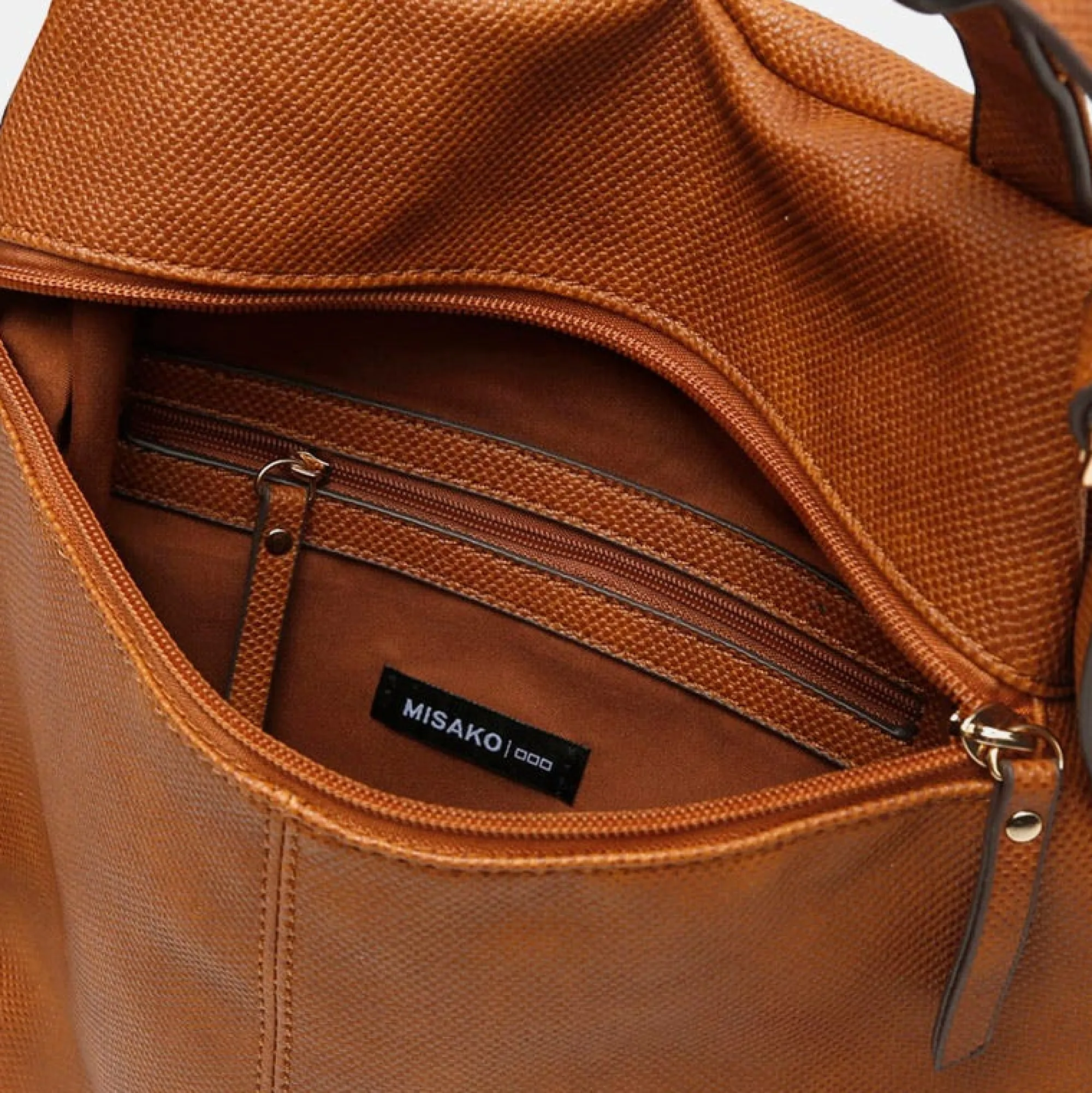 Misako Mochila antirrobo con detalles metálicos