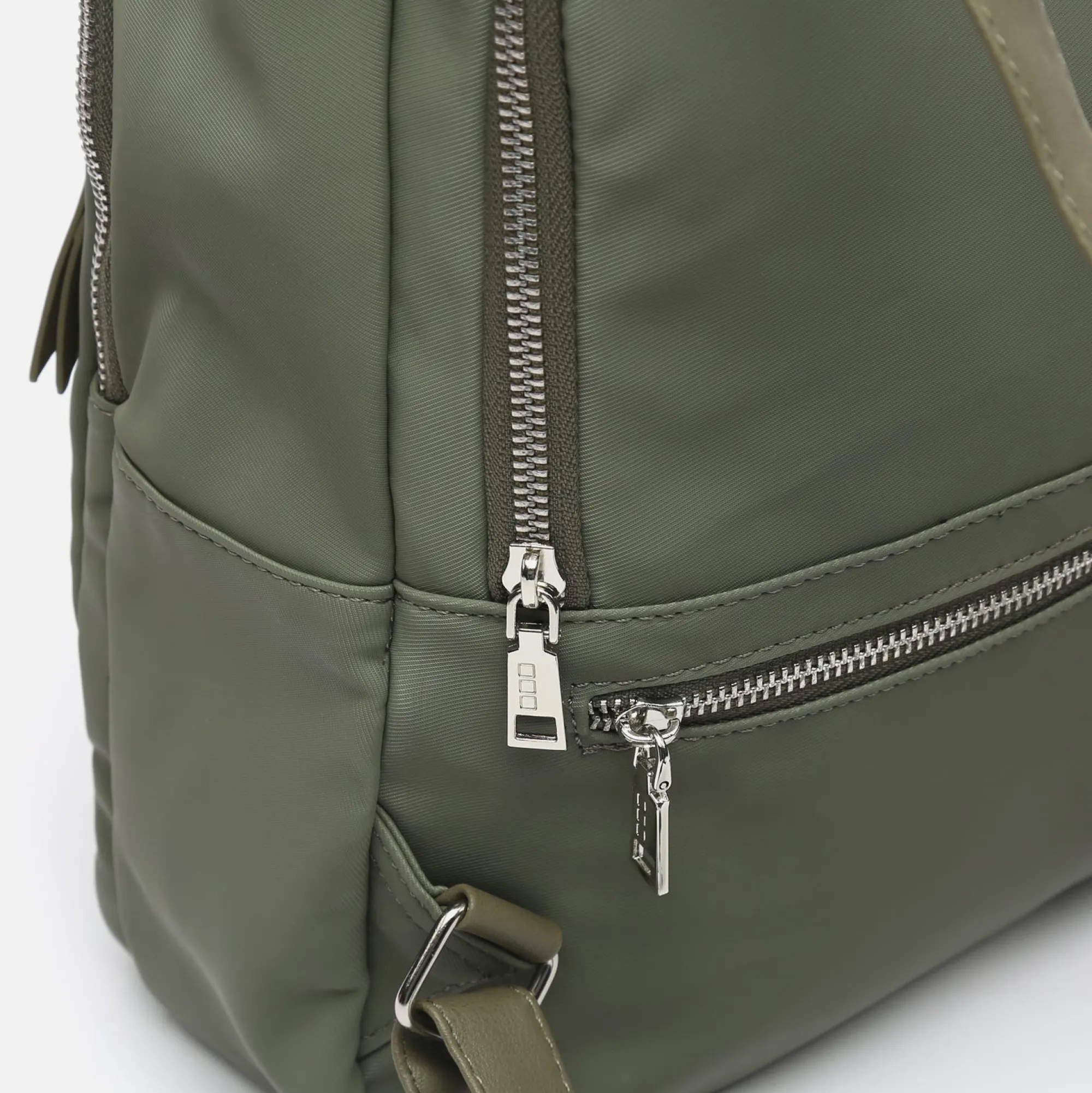 Misako Mochila antirrobo de nylon