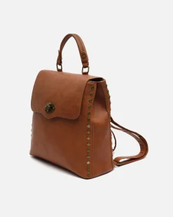 Misako Mochila con solapa y detalles metálicos