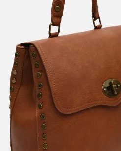 Misako Mochila con solapa y detalles metálicos