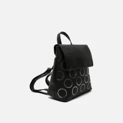 Misako Mochila con solapa y detalles metálicos